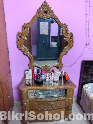 Dressing table